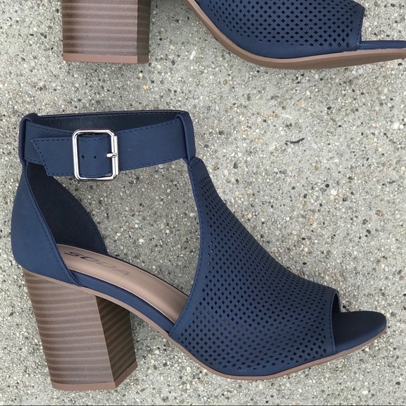 1 Left Malone Navy Peep Toe Block Heel Sandal Sz 6 - Picture 4 of 6